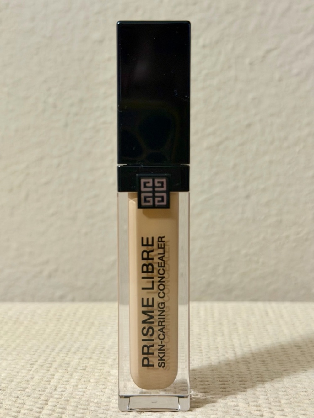 W310-Givenchy Skin-Caring Concealer
